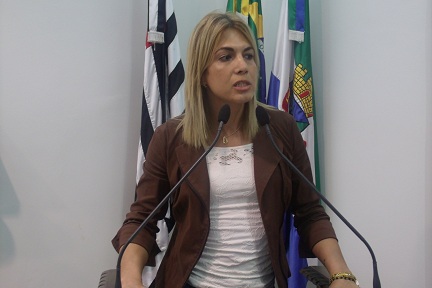 Vi Cortez pede que secretárias orientem sobre uso de nome social