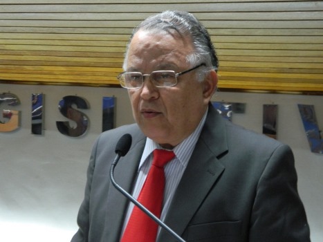 Ernesto Albuquerque pede informações sobre pagamentos ao fornecedor de combustível