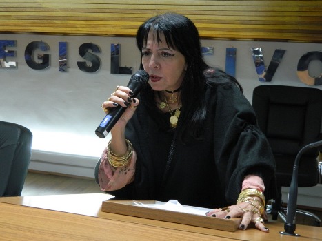 Adalgisa Ward pede esclarecimento sobre distribuição de Leites e Suplementos