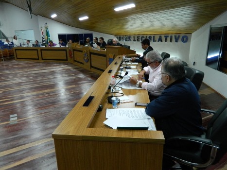 Em extraordinária, Câmara aprova projetos para parcelamento de contribuições sociais