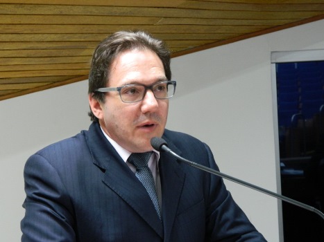 Toninho da Lorsa pede informações sobre posto do Sebrae