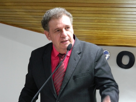 Vereador Estati pede que Prefeitura sinalize ruas e avenidas