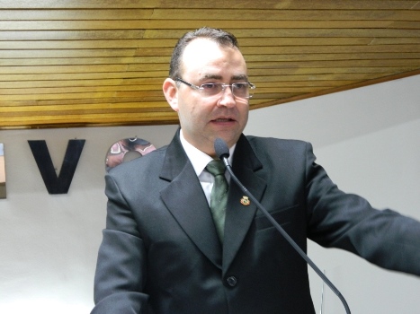 Flávio Zandoná diz que falta material básico de manutenção e limpeza no Pronto Socorro