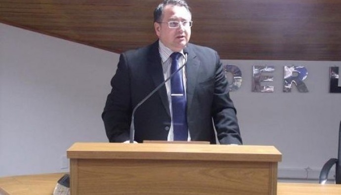 Roberto Araújo pede estudo de espaço para registro de Boletim de Ocorrências na Casa do Cidadão