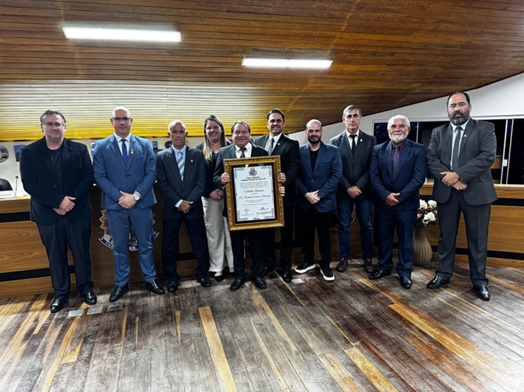 Dr. Roslindo é homenageado em sessão solene com título de Cidadão Avareense 