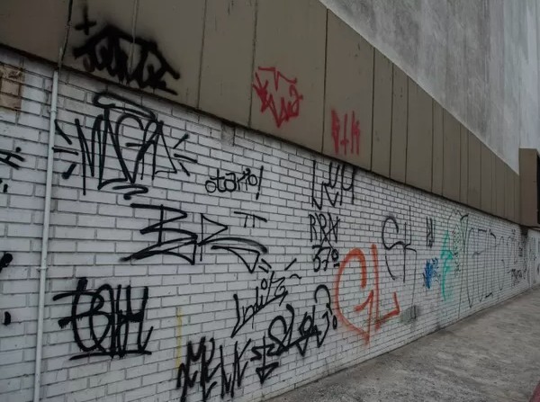Câmara aprova programa de combate à pichação e preservação da paisagem urbana